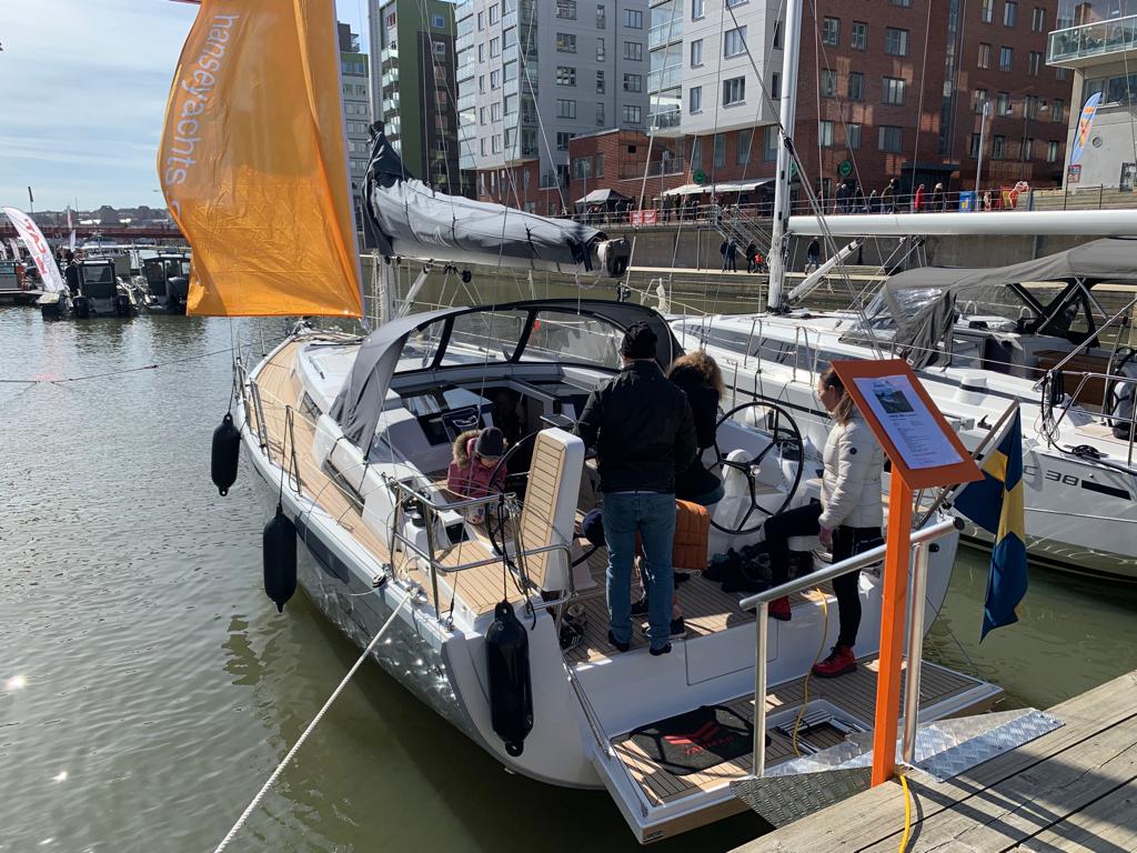 Sailboat Hanse 388